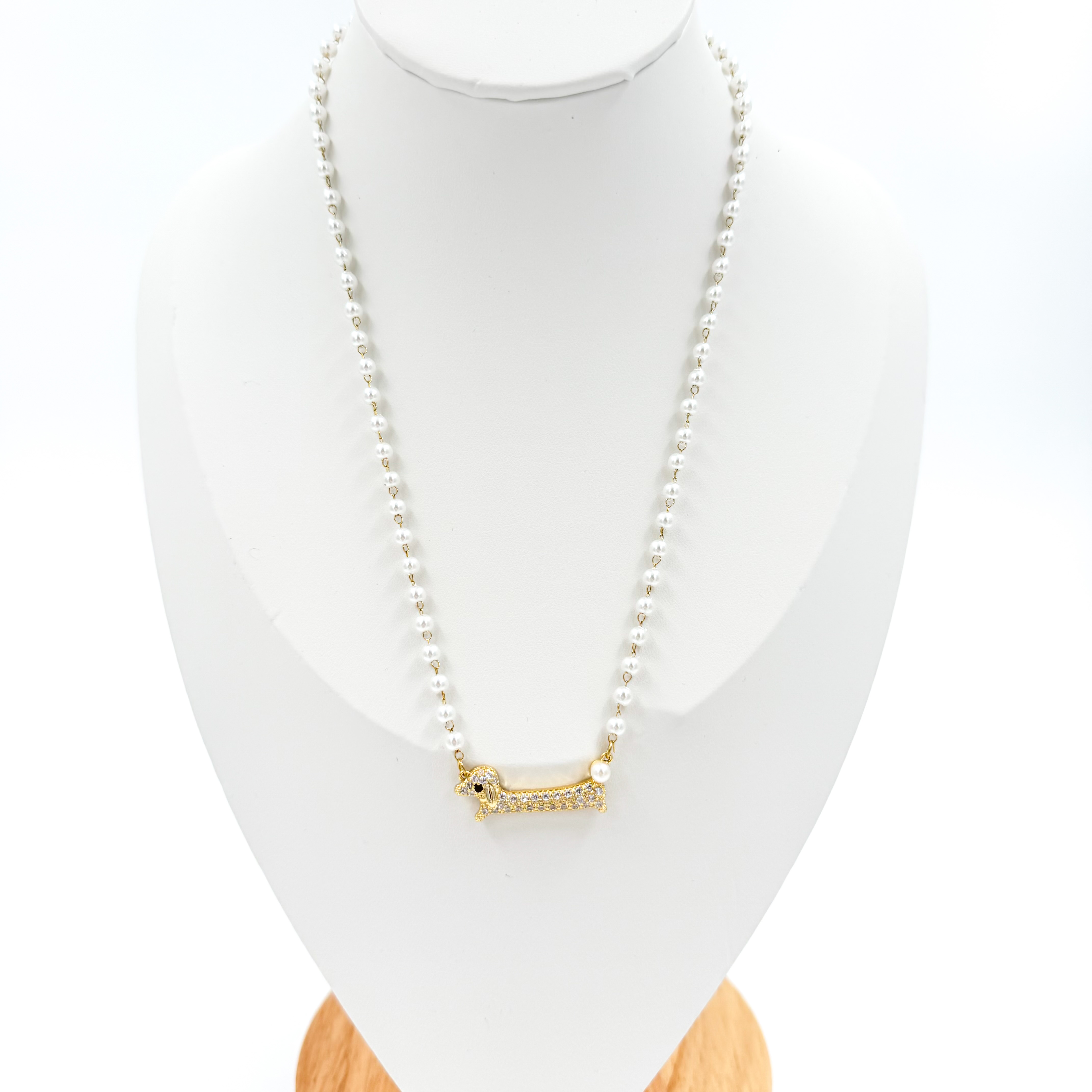 Κολιέ ατσάλινο χρυσό σκυλάκι με στρας και πέρλες